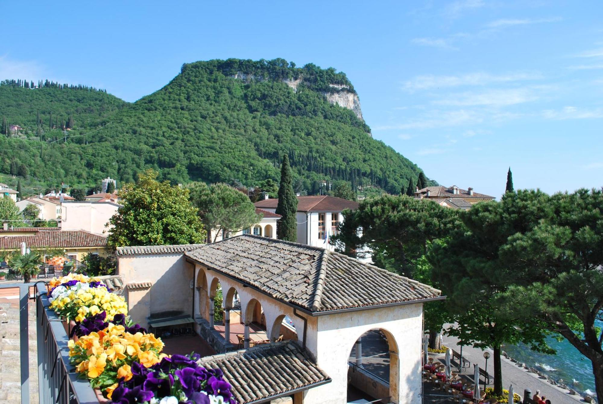 Albergo All'Ancora Garda  Buitenkant foto