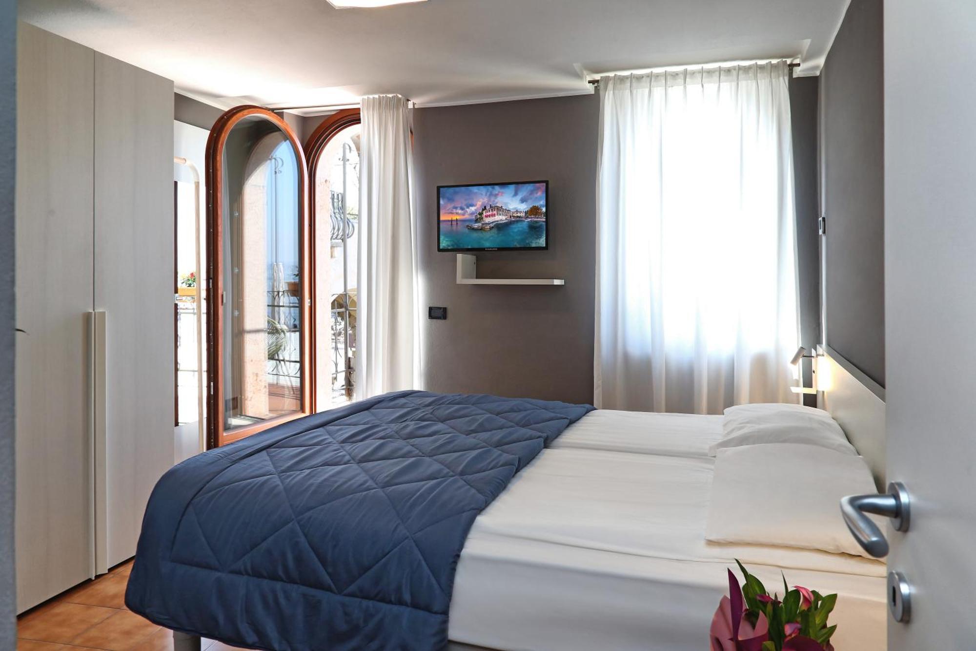 Albergo All'Ancora Garda  Buitenkant foto