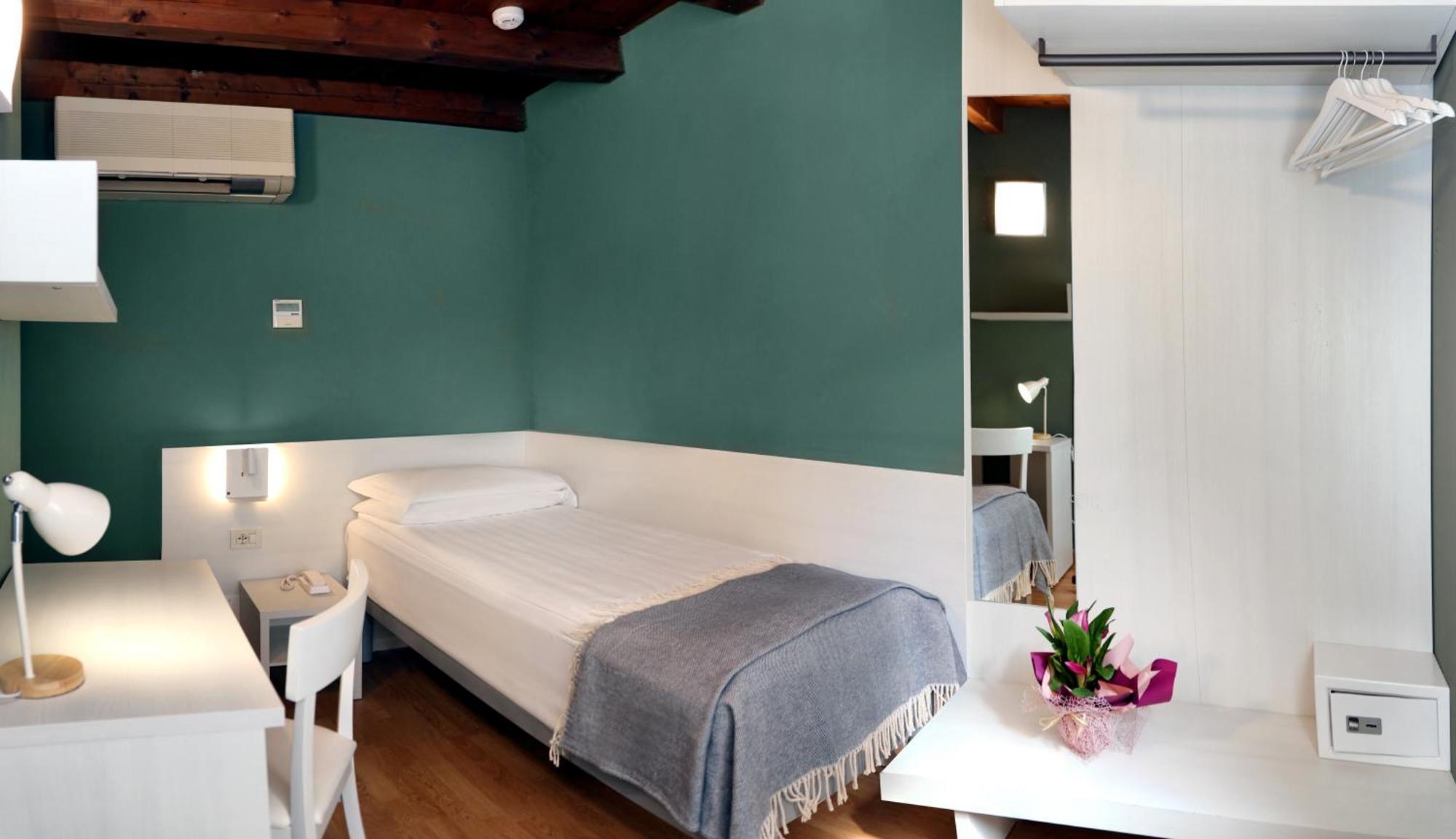 Albergo All'Ancora Garda  Buitenkant foto