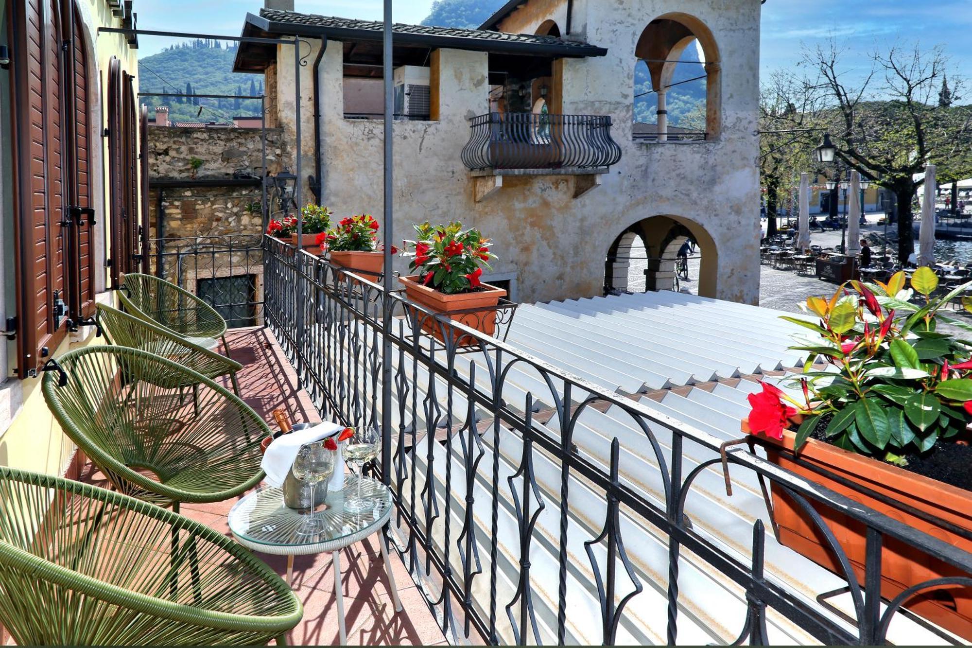 Albergo All'Ancora Garda  Buitenkant foto