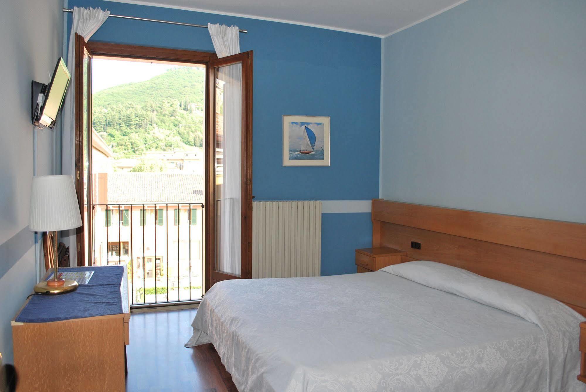 Albergo All'Ancora Garda  Buitenkant foto
