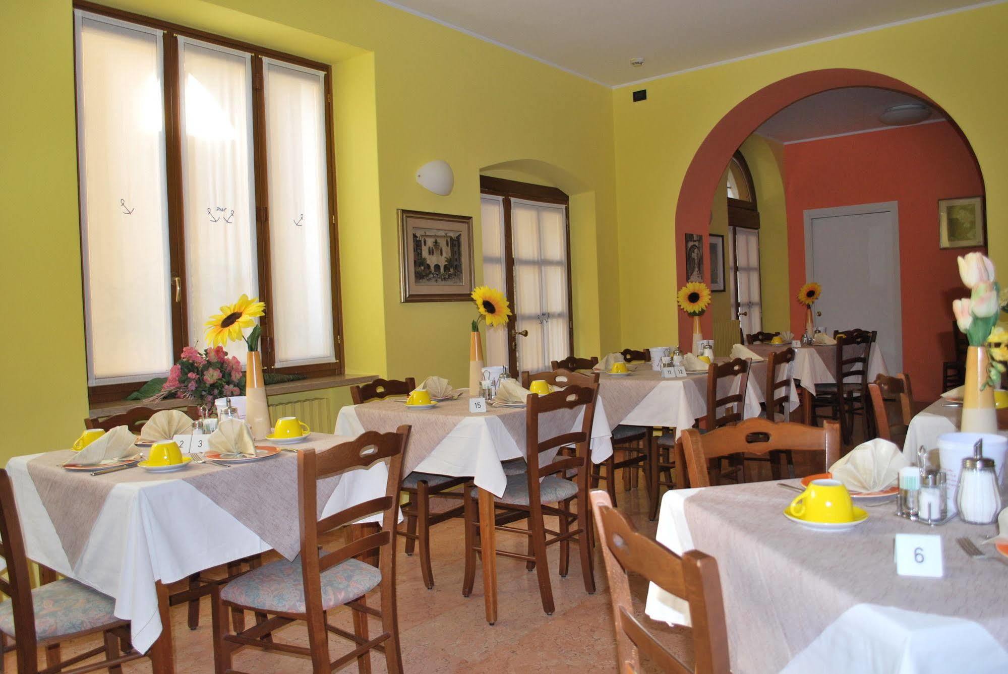 Albergo All'Ancora Garda  Buitenkant foto