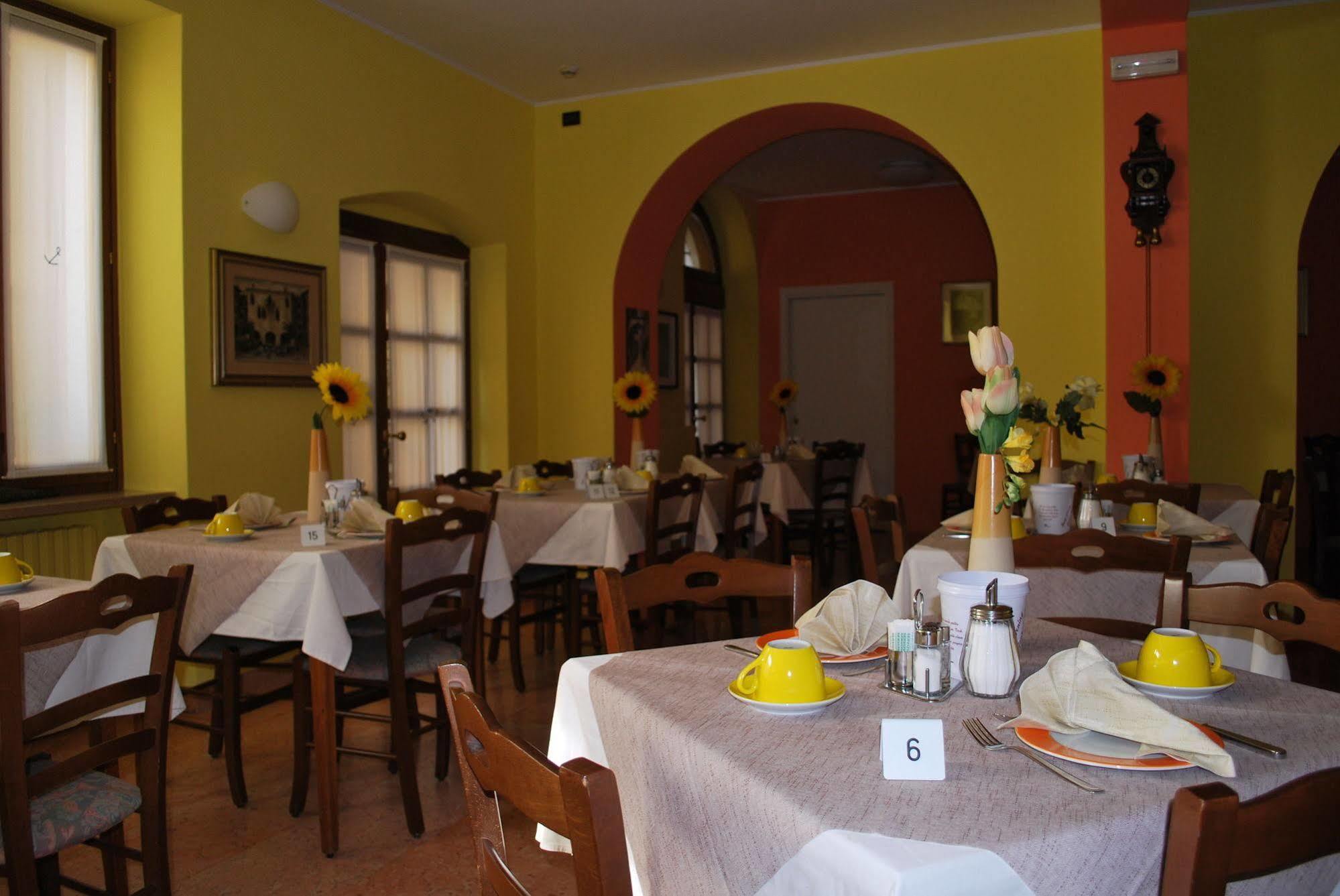 Albergo All'Ancora Garda  Buitenkant foto